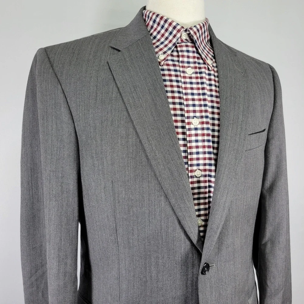 JOS A BANK Men's Sport Coat Blazer Two Button Gray Herringbone Size 41L NEW‎